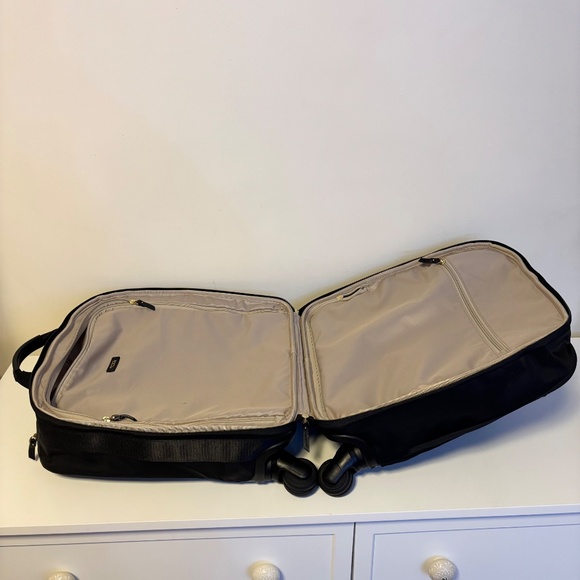 Tumi Voyageur Oslo Compact Roller Bag Small Carry On Luggage Suitcase Black Gold - Picture 4 of 5